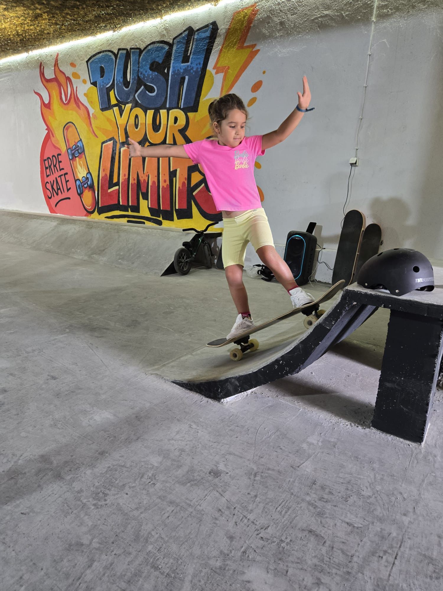 Aula de skate com acompanhamento